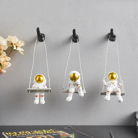 Creative 3D Astronaut Wall Hanging Decoration Resin Astronaut Figurine Living Room Kids Room Wall Decor Cosmonaut Sculpture Gift